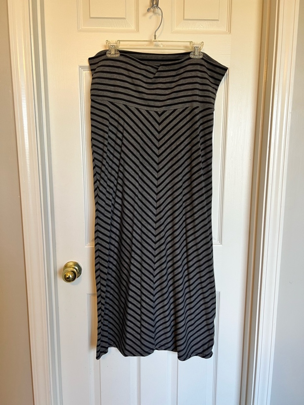 Old Navy M Striped Black and Gray Maxi Skirt